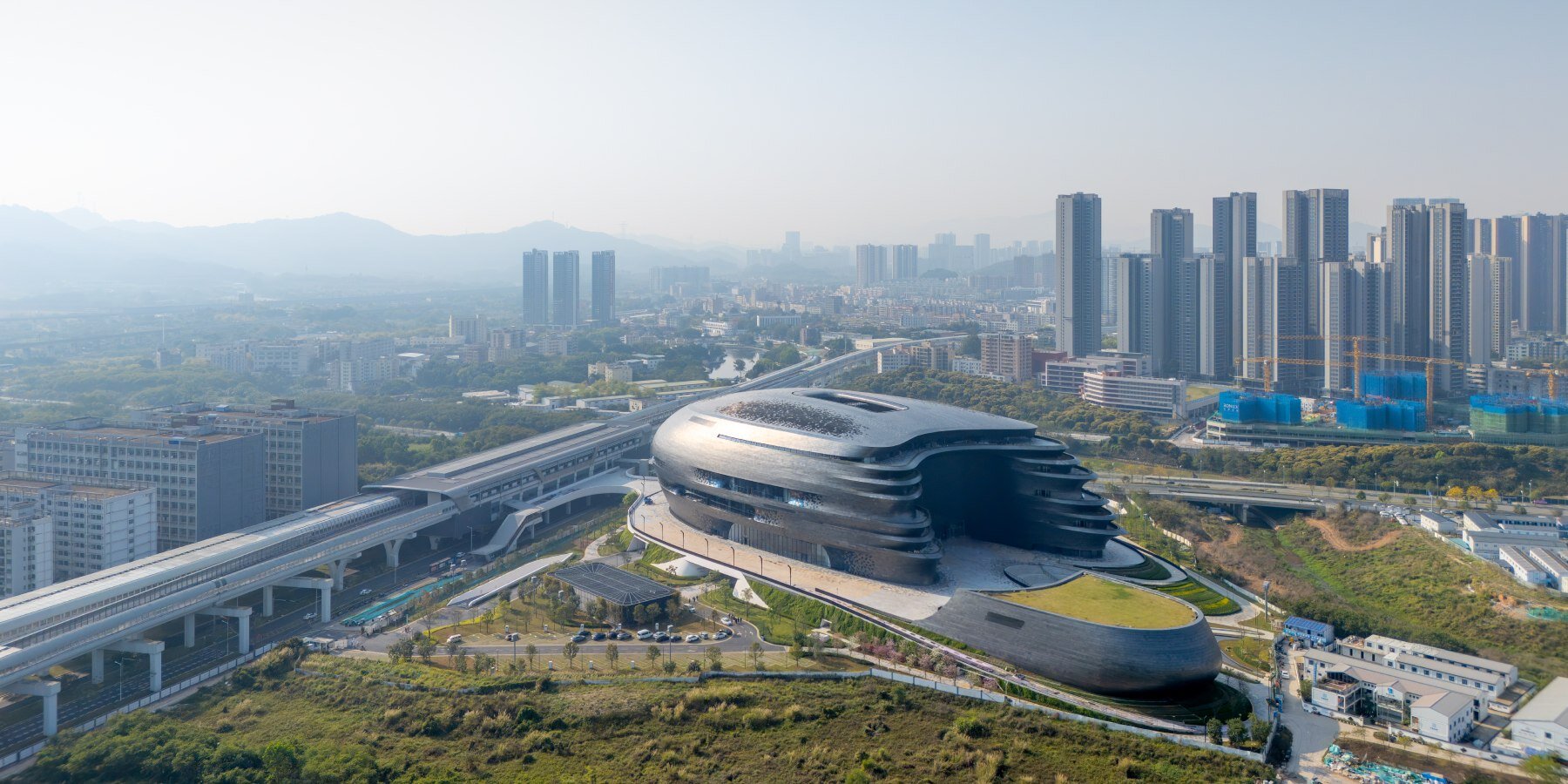 Zaha Hadid - Μουσείο Επιστήμης και Τεχνολογίας Σενζέν - Άνοιγμα Κινέζικης Έκρηξης Designboom - 02
