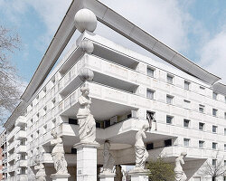 les caryatides de guyancourt: a photo essay on the postmodernist complex of suburban paris