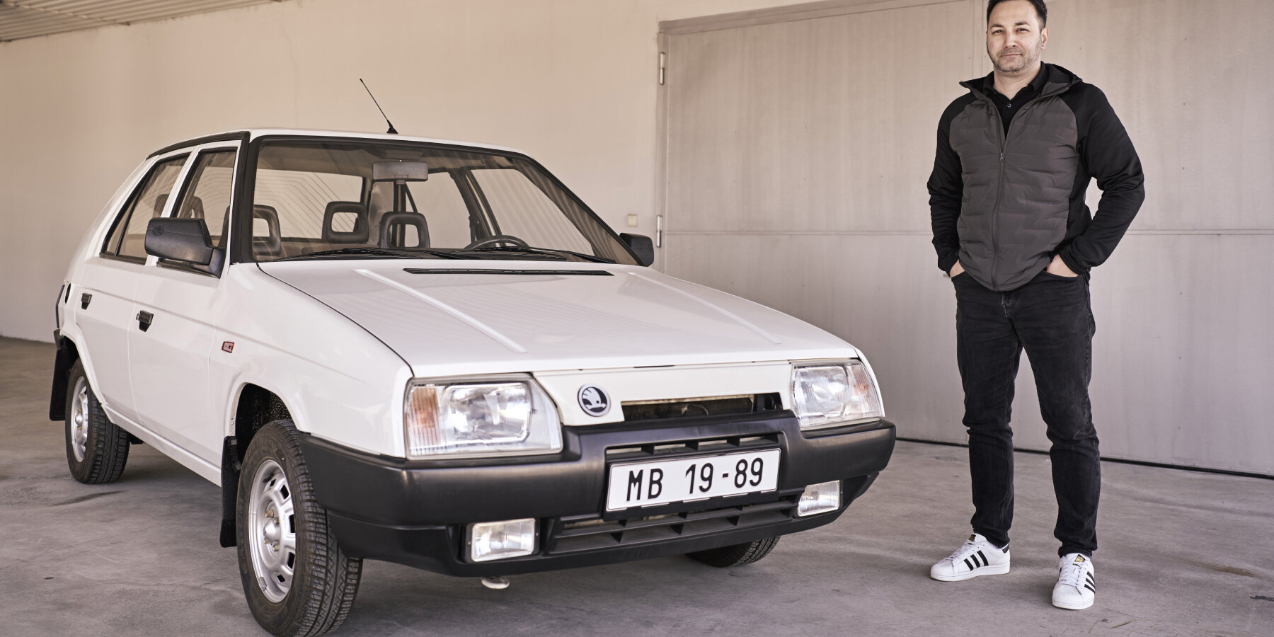 1980s-škoda-favorit-electric-car-smiling-face-animated-headlights-designboom-ban