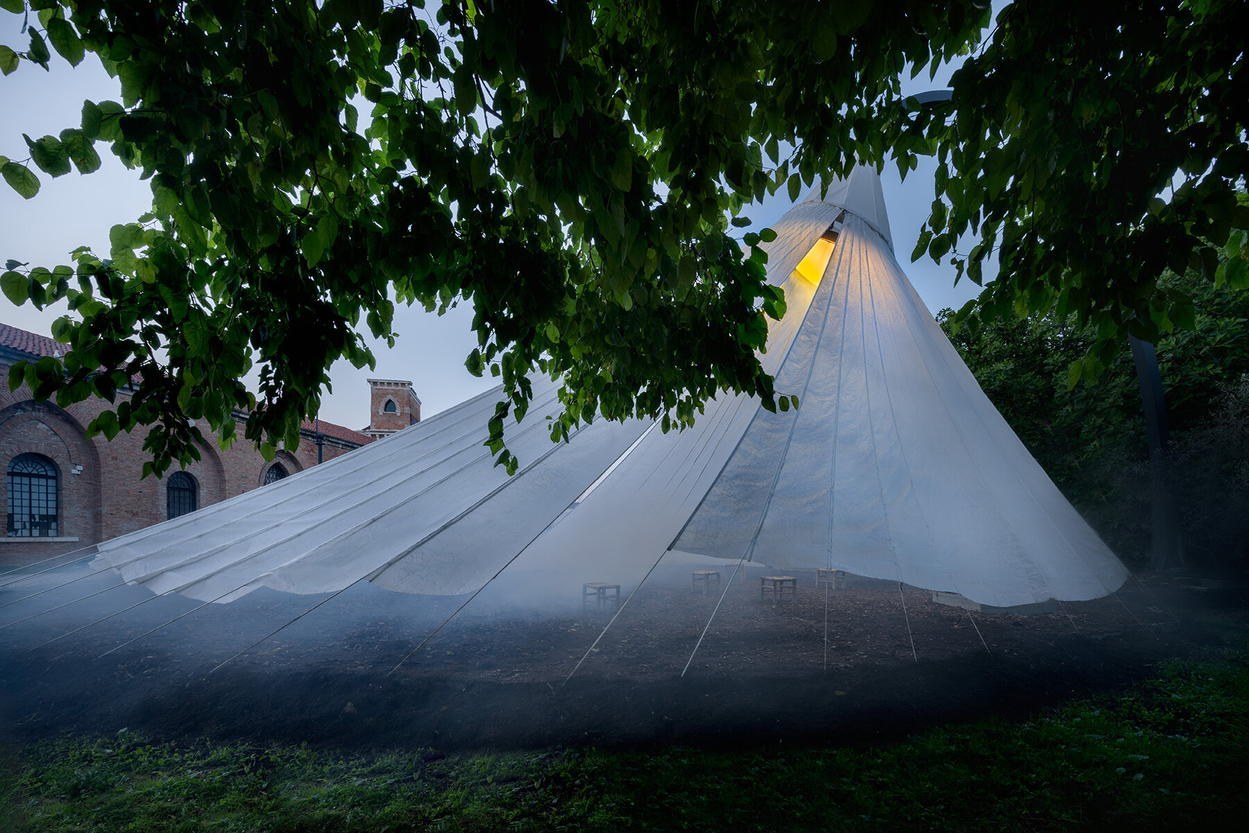 MAD-chinese-paper-umbrella-pavilion-biennale-venezia-designboom-06a