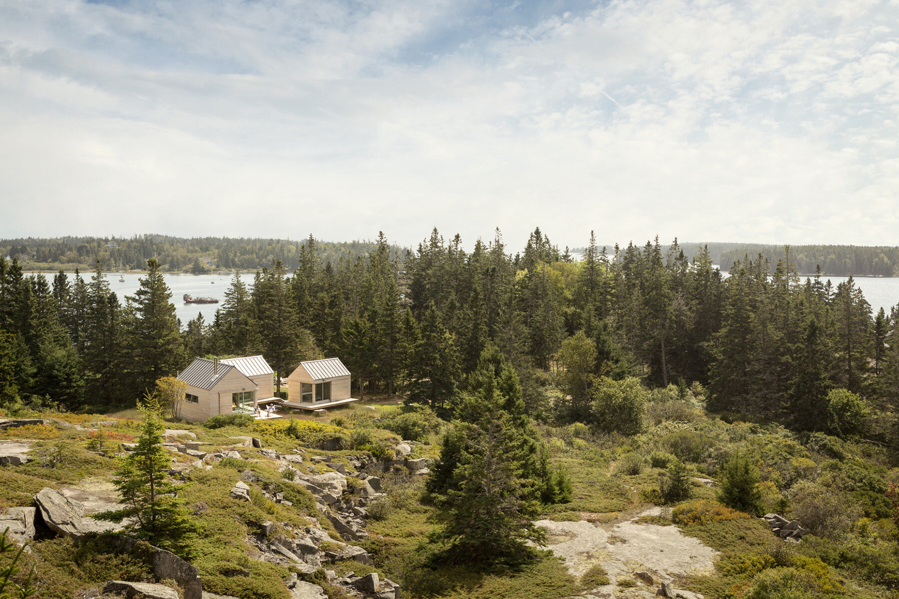 OPAL-little-house-ferry-maine-designboom-08a