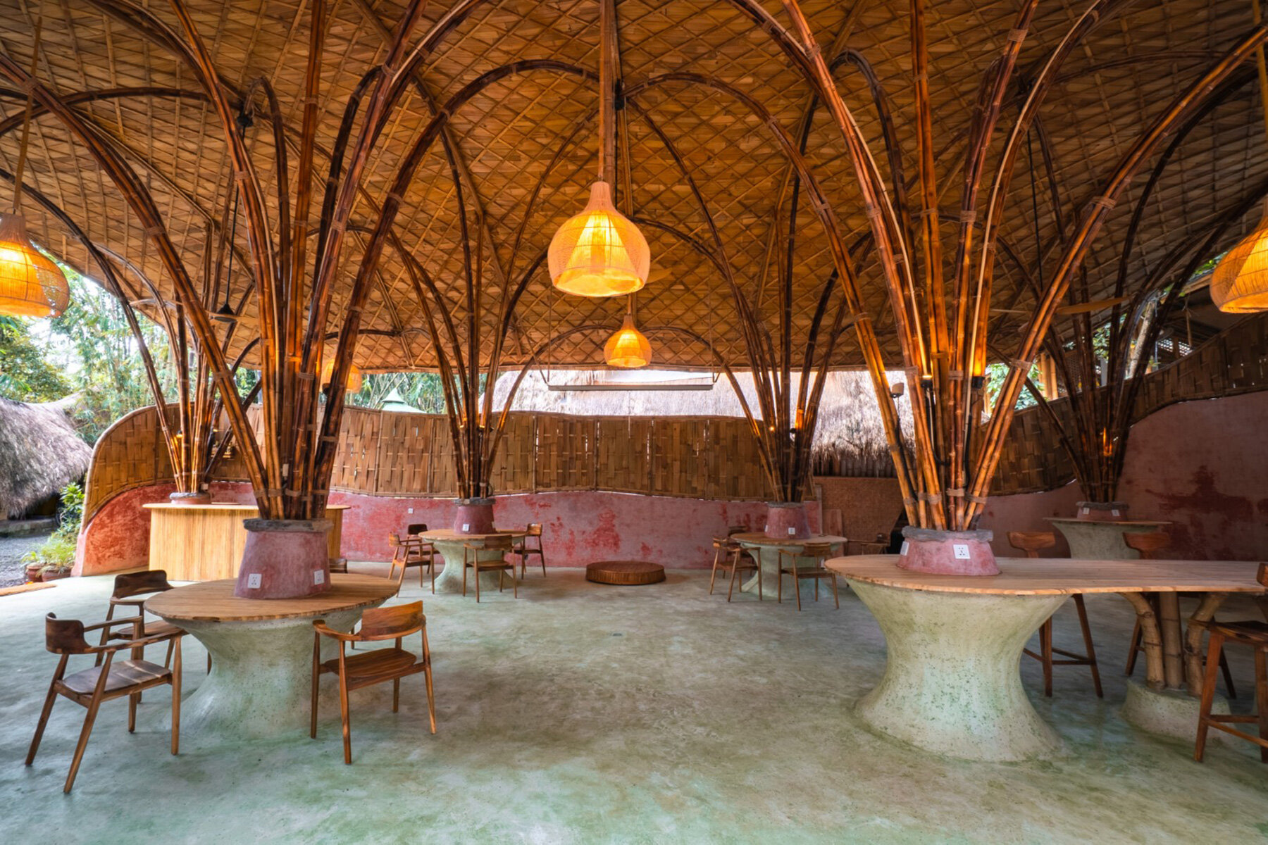 arched-bamboo-roof-school-bali-students-mizzi-studio-designboom-large02
