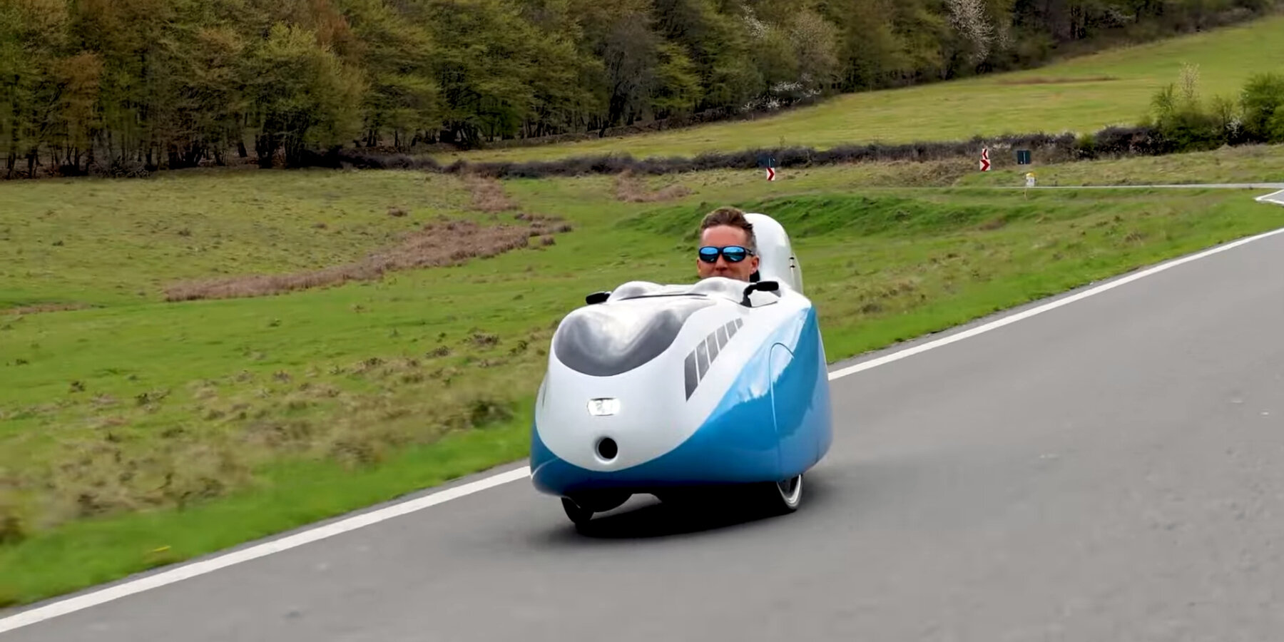 bülk-distance-velomobile-fully-enclosed-shell-designboom-ban