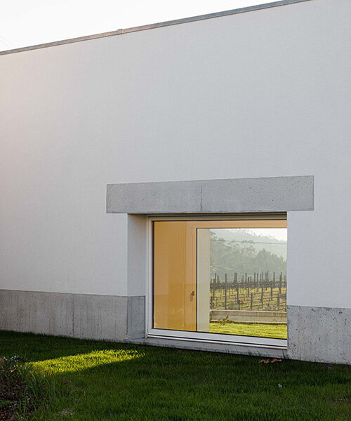 casa em pedrantil: helder da rocha arquitectos reveals portugal's landscape in layers
