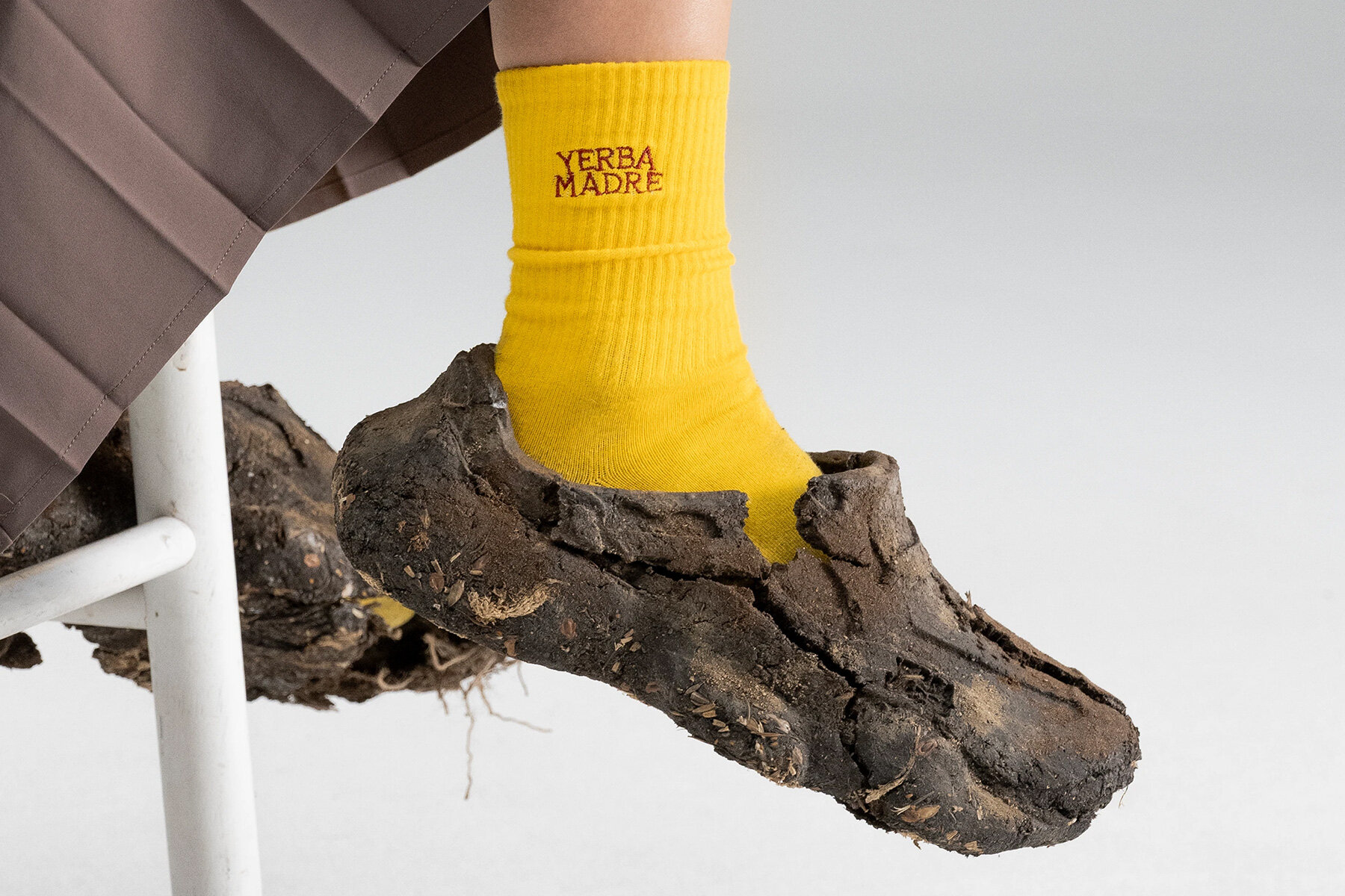 compacted-dirt-seeds-basura-shoes-wildflowers-yerba-madre-designboom-large02