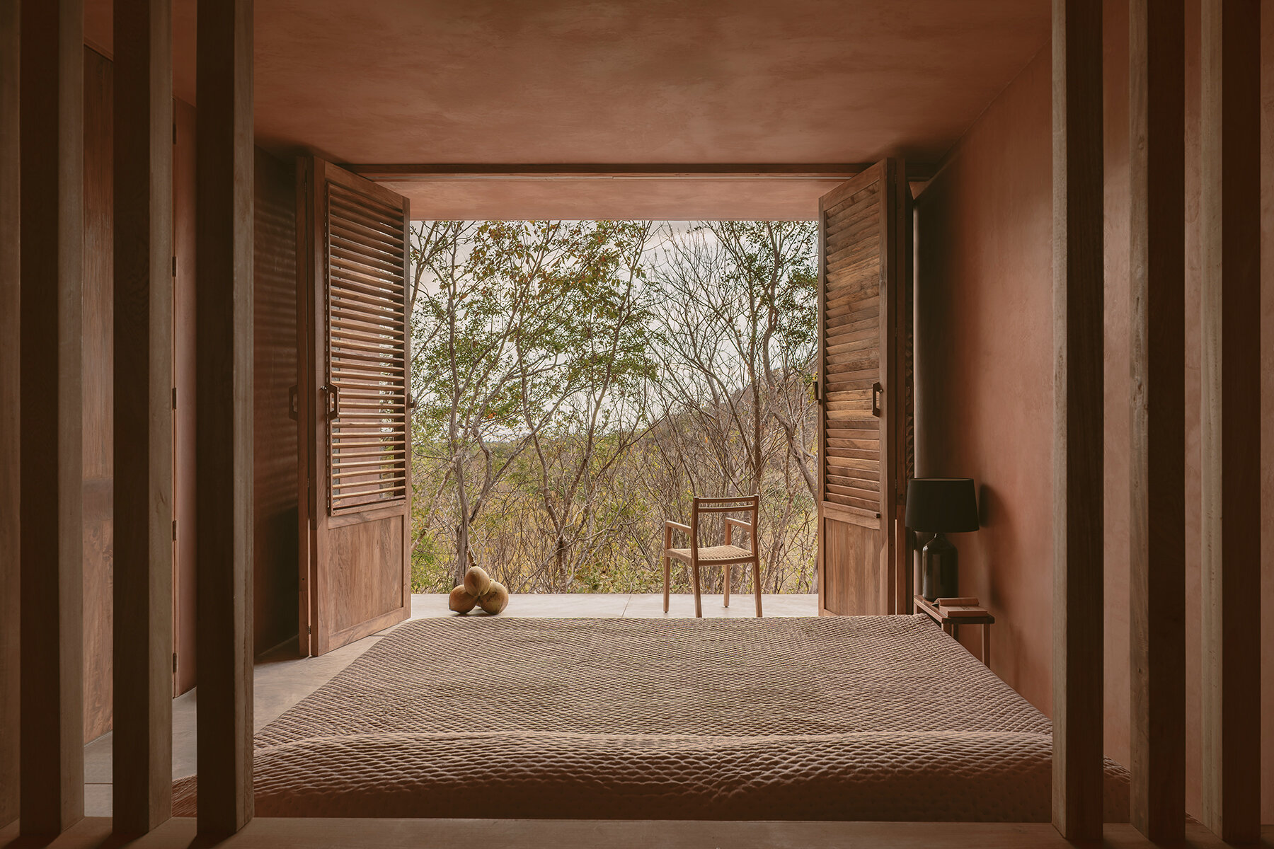 crab-shell-dwelling-espacio-18-steps-oaxacan-cliffs-mexico-designboom-full-02