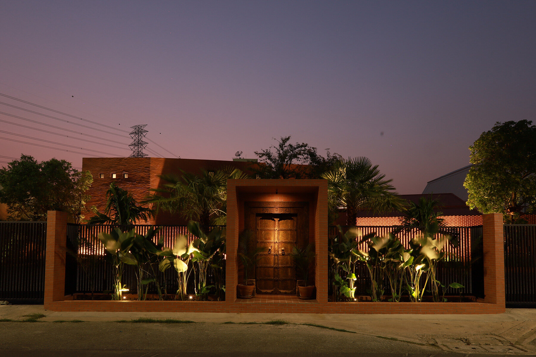 curved-brick-wall-volume-matrix-studio-multi-functional-art-space-bangkok-designboom-large01