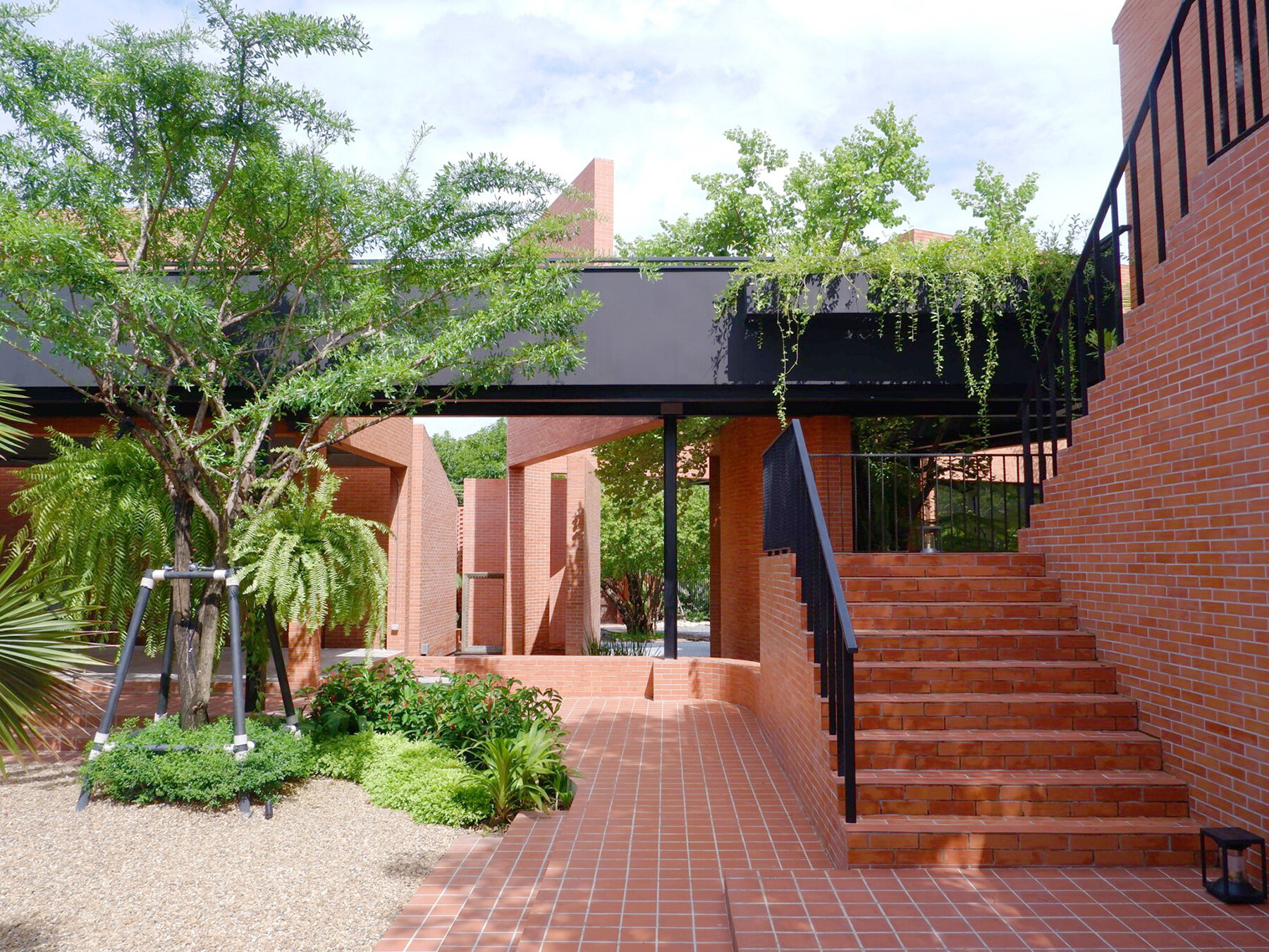 curved-brick-wall-volume-matrix-studio-multi-functional-art-space-bangkok-designboom-large02