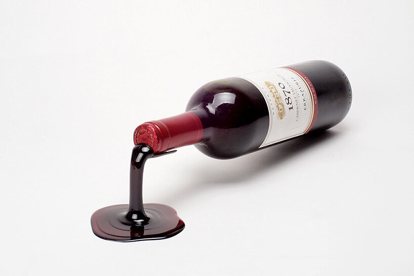 Wine holder or PET Memorial Altar? Ten gift ideas and gadget from the Designboom store