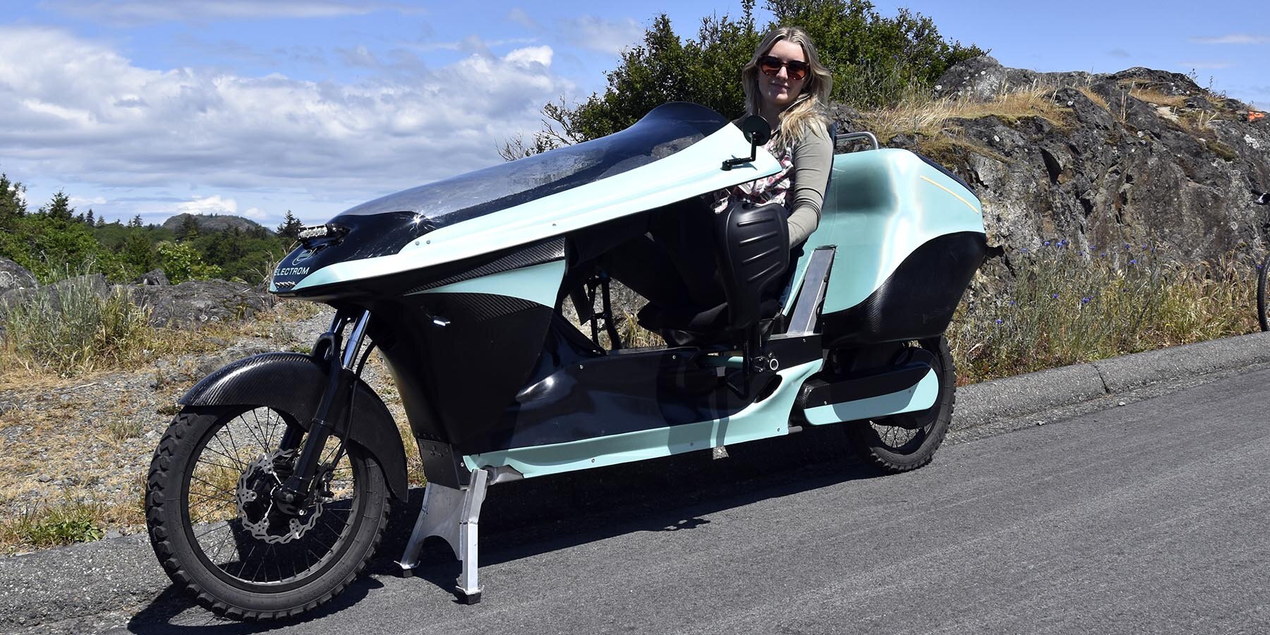 electrom-slim-e-bike-velomobile-movable-top-locker-back-designboom-ban