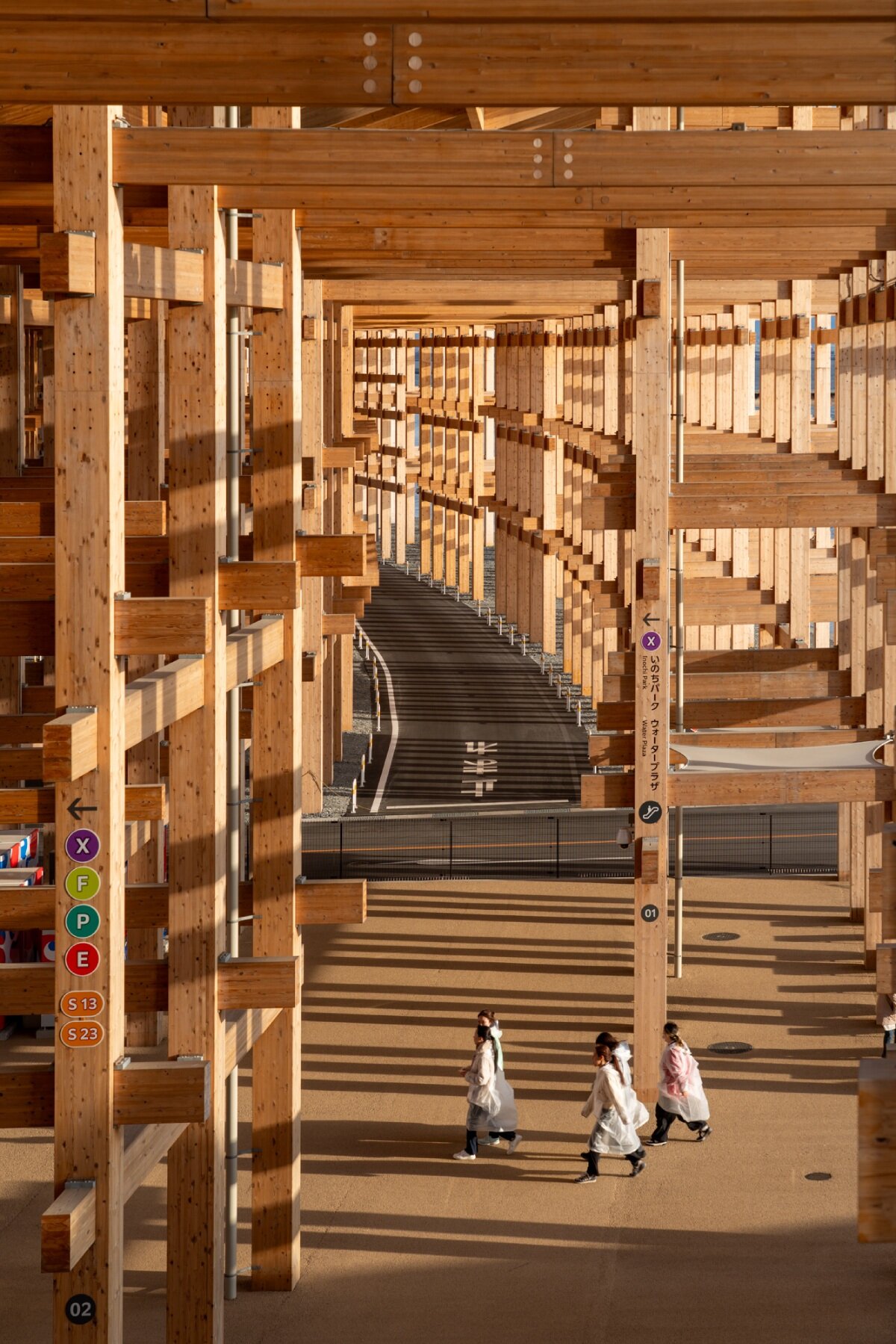 William Mulvihill menangkap material intisasi cincin besar Sou Fujimoto di Expo 2025 Osaka