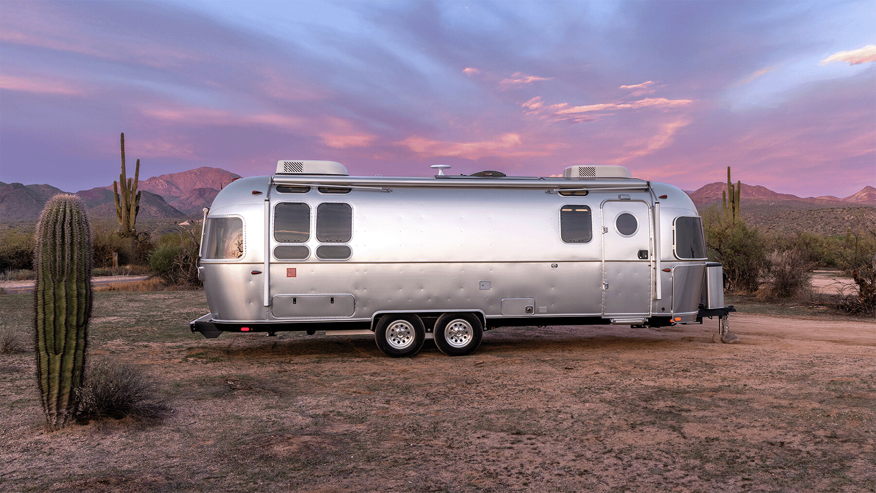 frank-lloyd-wright-airstream-trailer-usonian-design-road-designboom-full-01