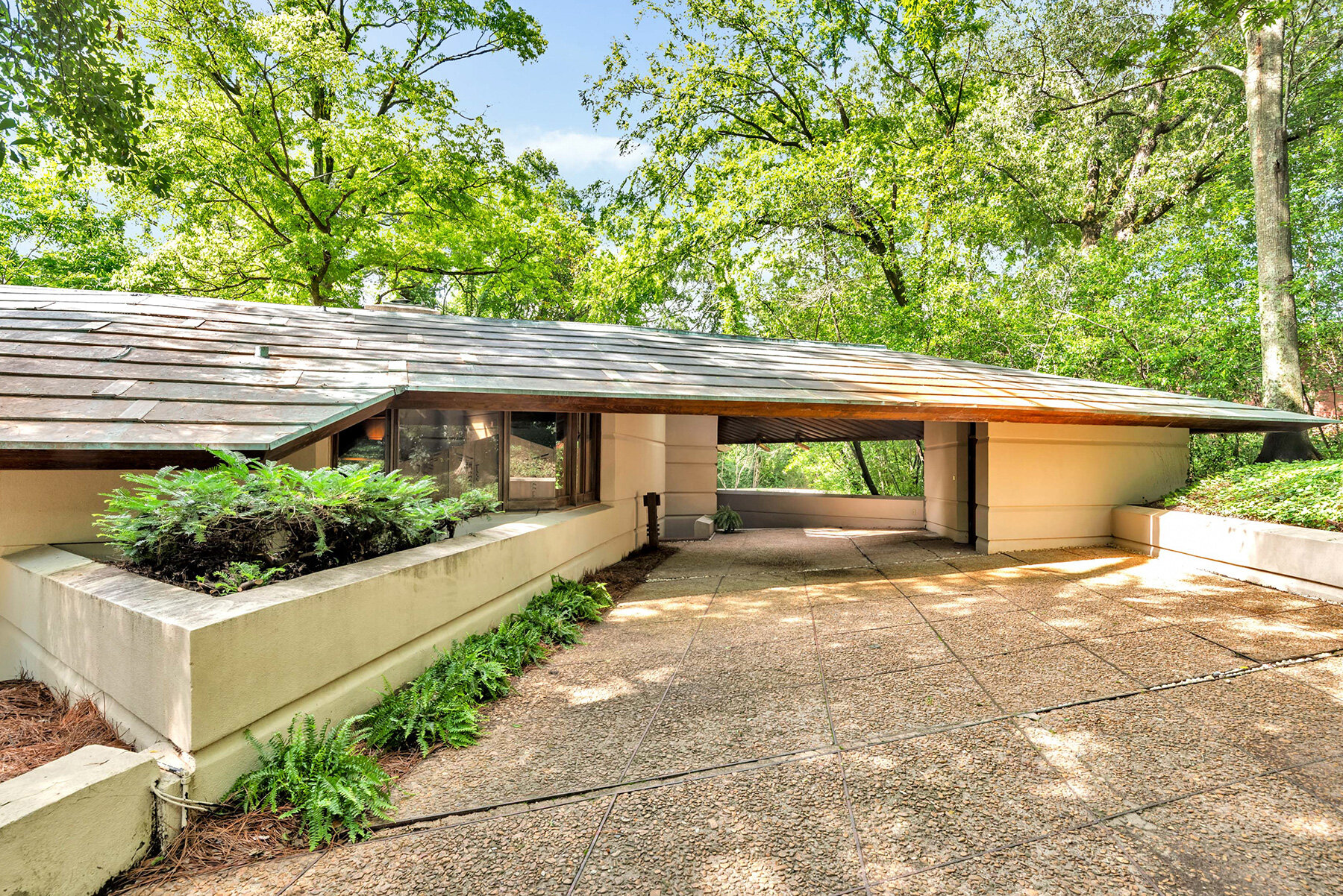 frank-lloyd-wright-fountainhead-residence-rare-usonian-market-mississippi-designboom-large01