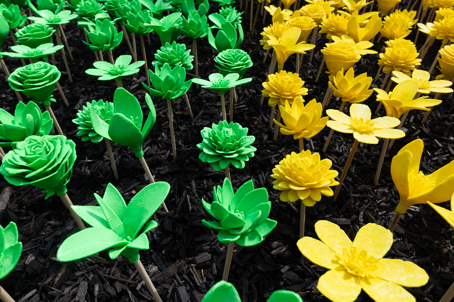 glowing-meadow-3d-printed-flowers-stuart-semple-jersey-zoo-uk-durrell-designboom-large02