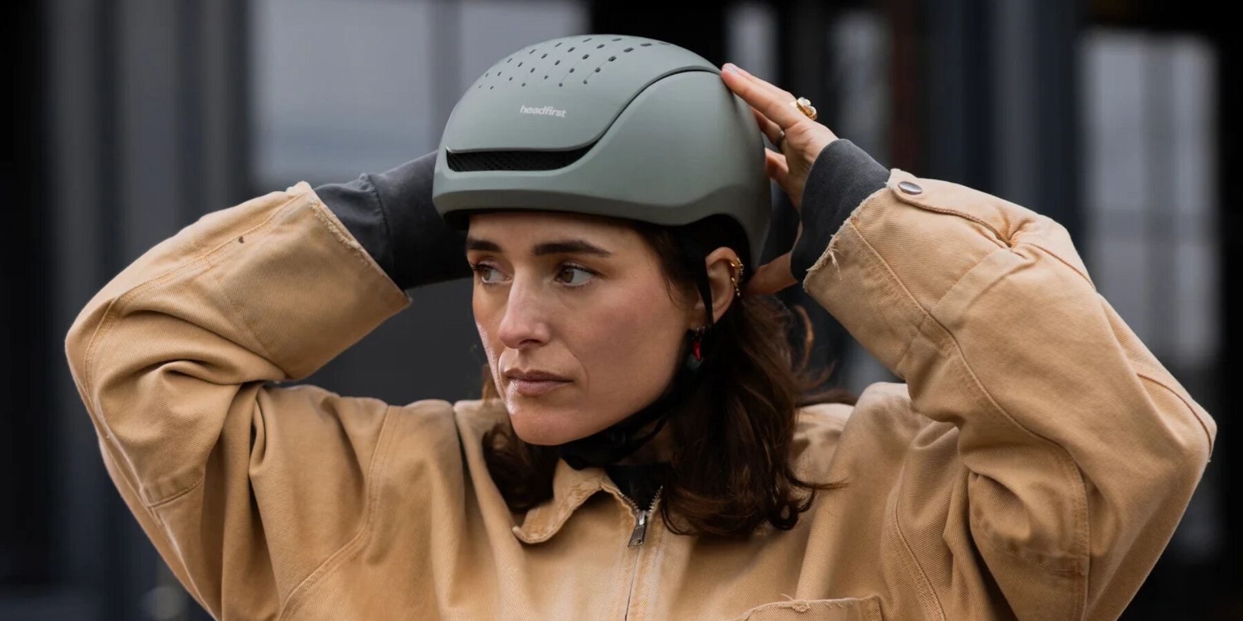 headfirst-self-adjusting-bike-helmet-brake-light-glows-designboom-ban
