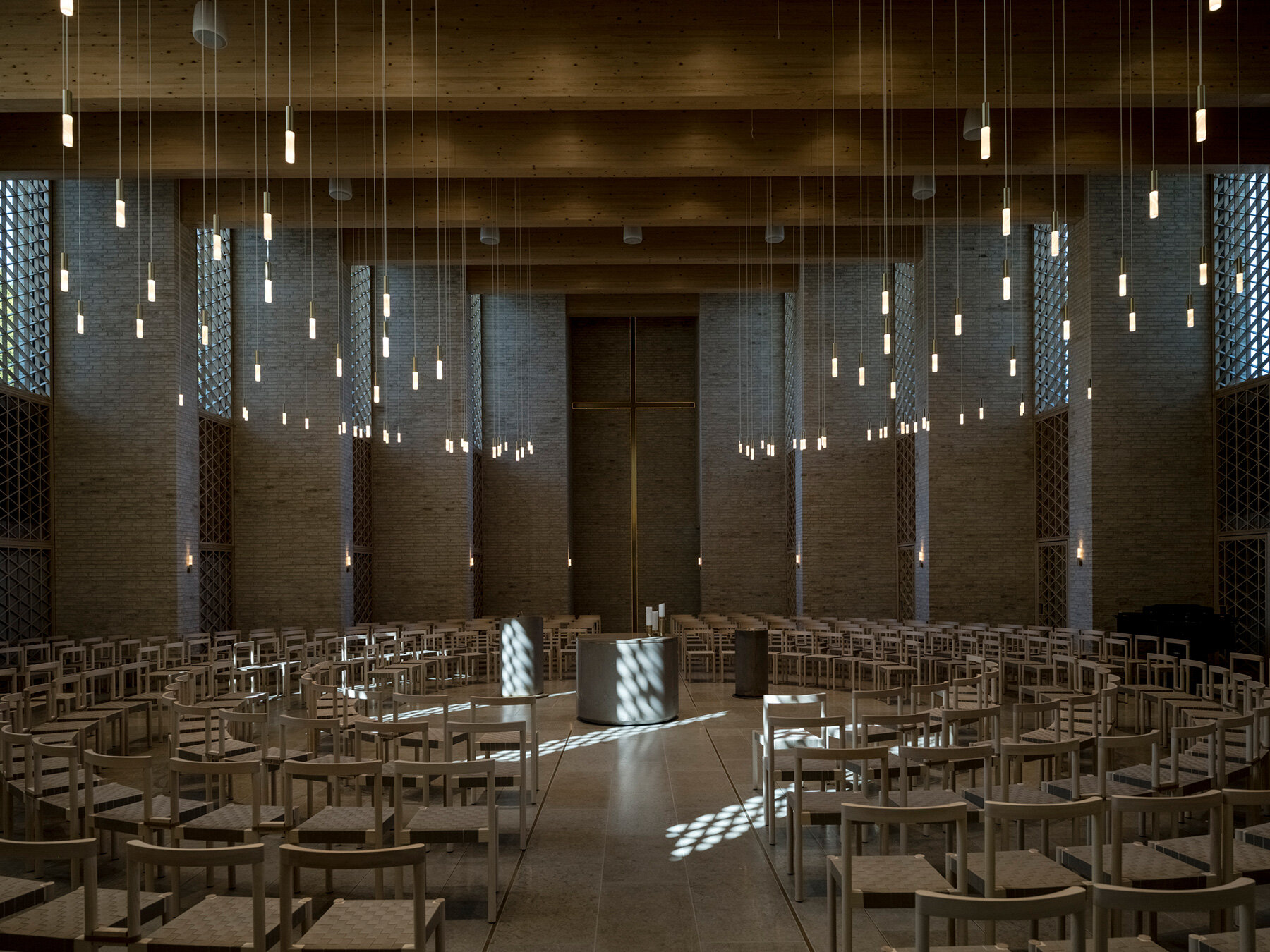 henning-larsen-brick-church-denmark-open-pavilion-gathering-skanderborg-espen-surnevik-designboom-large01