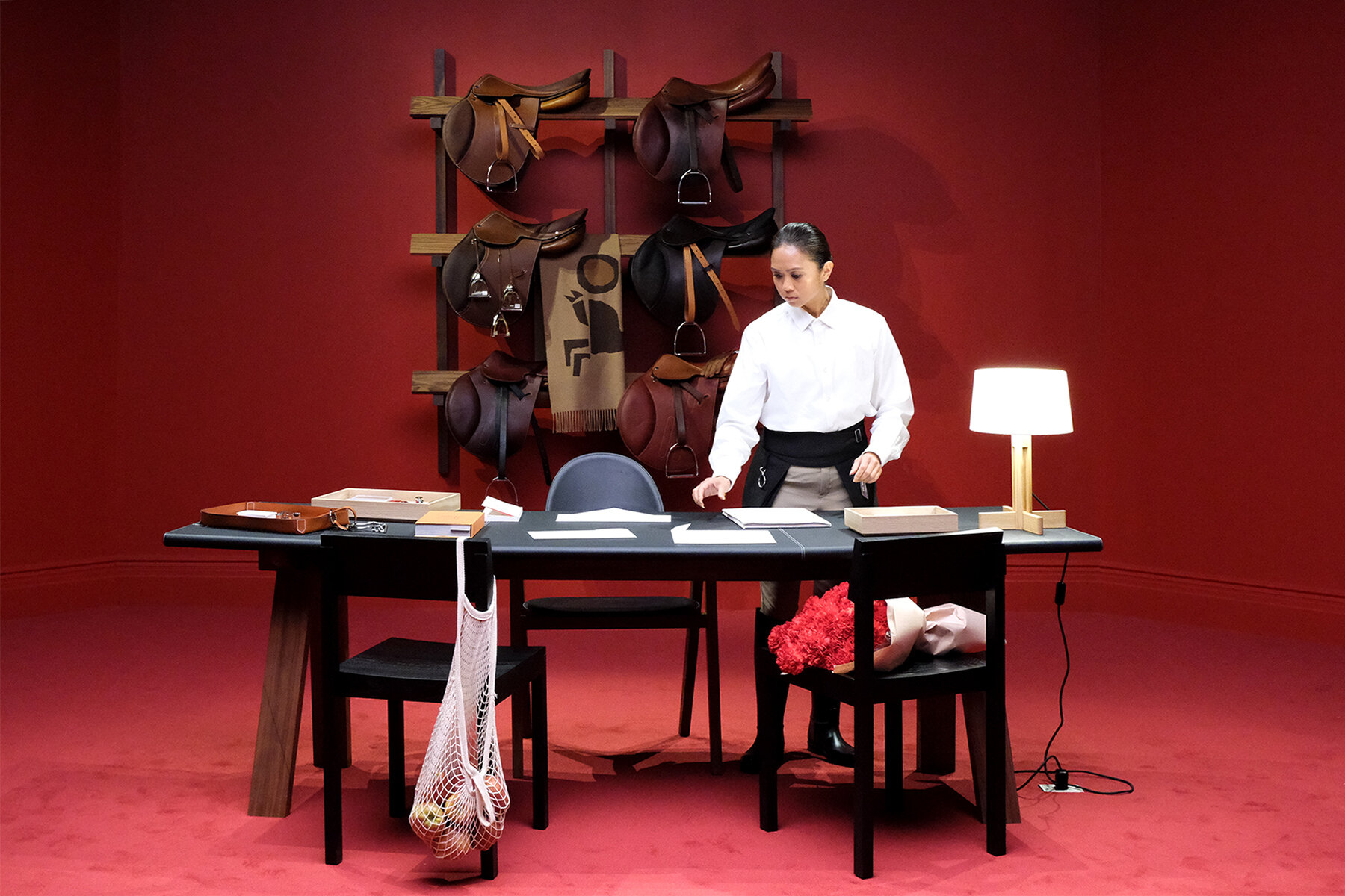 hermes-mystery-grooms-pop-up-exhibition-pier-36-new-york-city-designboom-010a