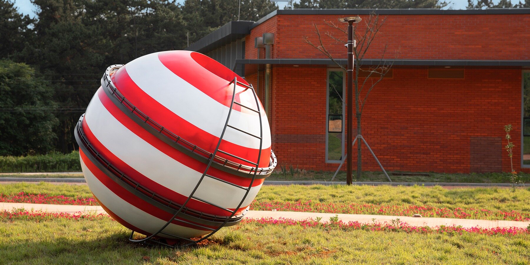 historic-industrial-chimney-playful-roaming-sculpture-team-bo-south-korea-designboom-full-01