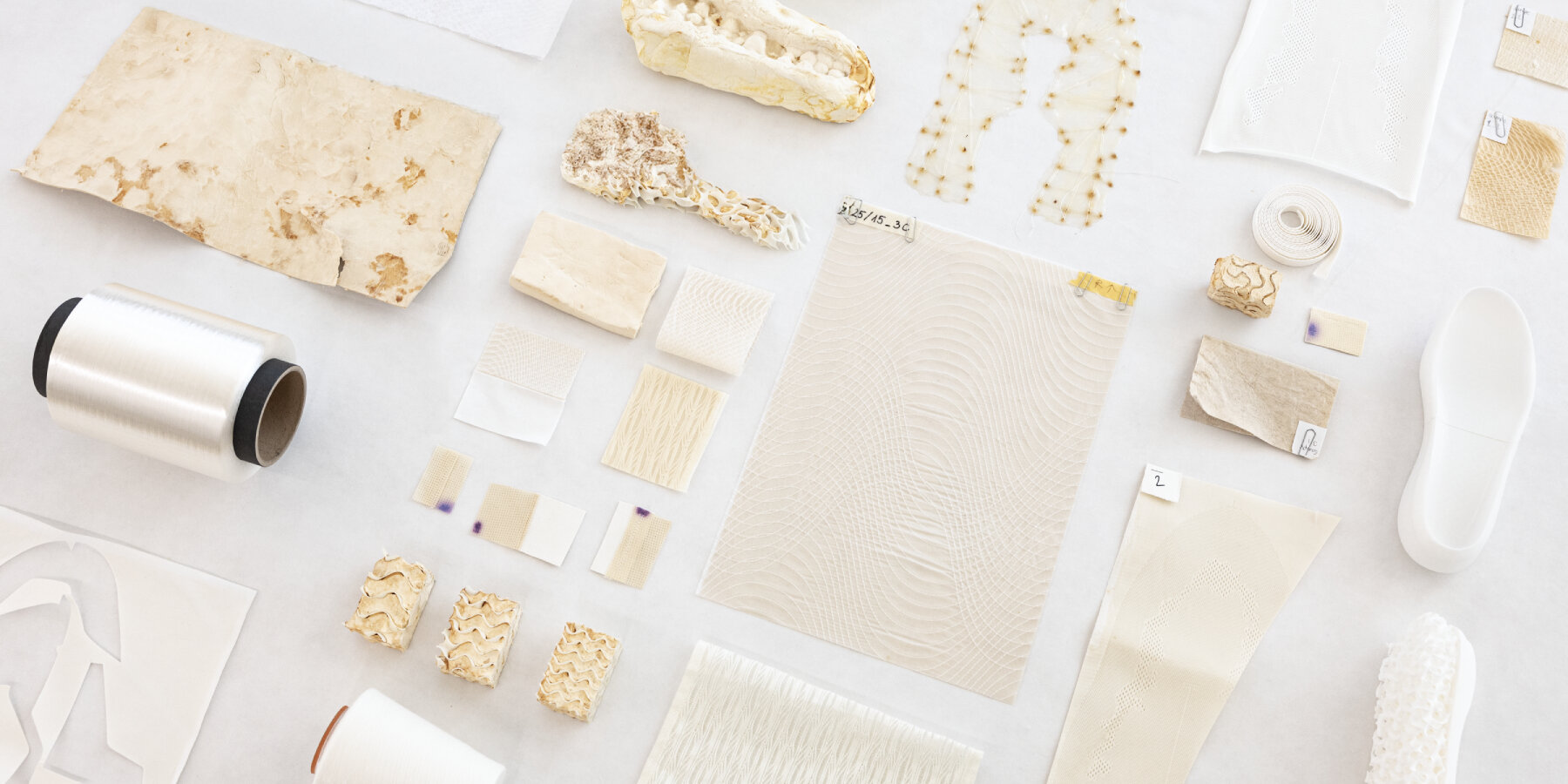 korvaa-shoes-mycelium-bacterial-nanocellulose-biodegradable-polyesters-designboom-ban