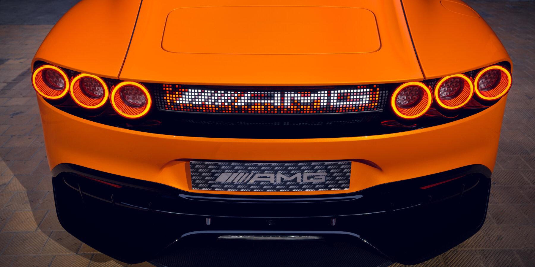 mercedes-AMG-concept-GT-XX-speakers-headlights-animated-light-panels-designboom-ban