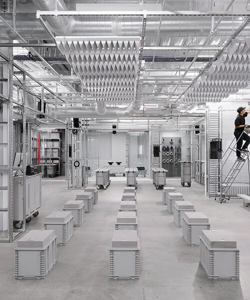 metallic ceiling tops fully reconfigurable venue by T+E+A+M. and stock-a-studio in the US