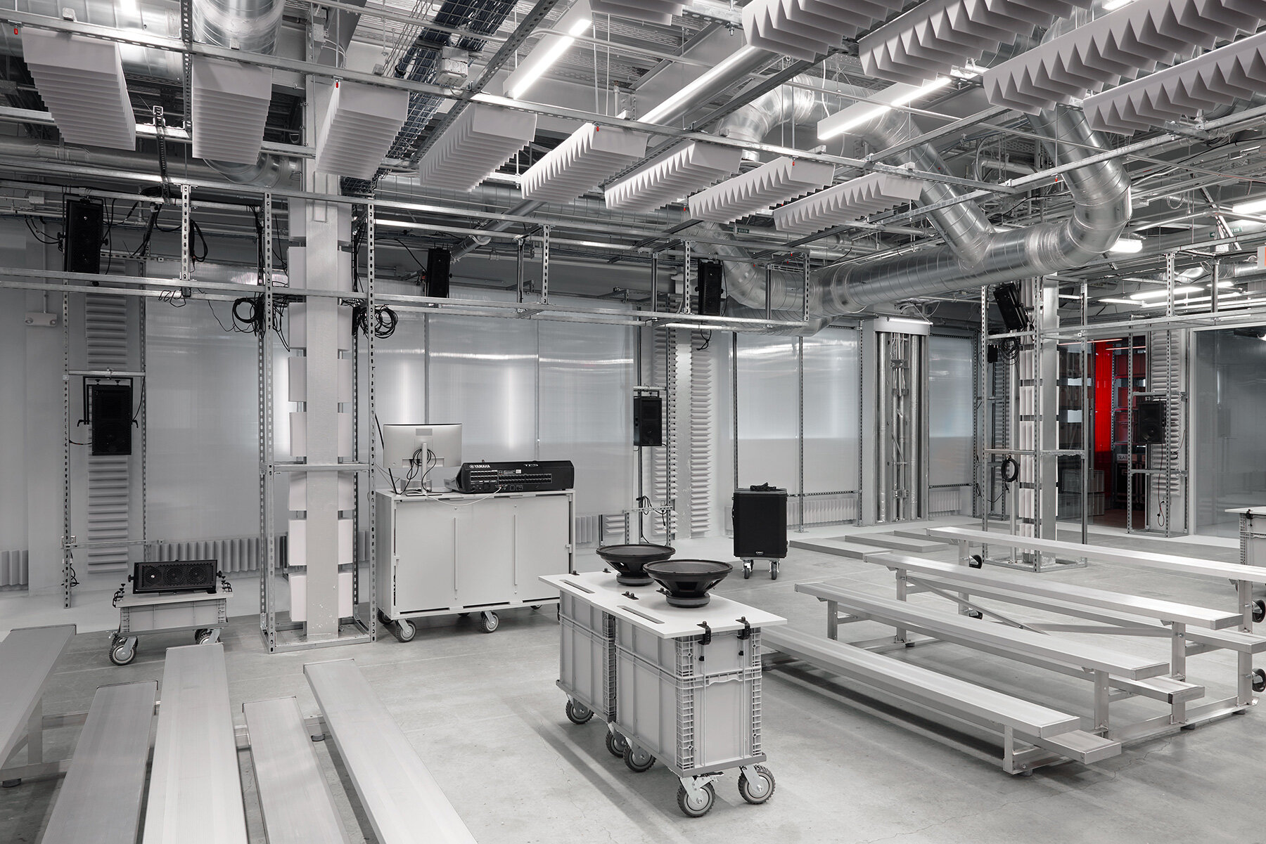 metallic-ceiling-fully-reconfigurable-venue-tpluseplusaplusm-stockastudio-us-ash-fure-designboom-large02