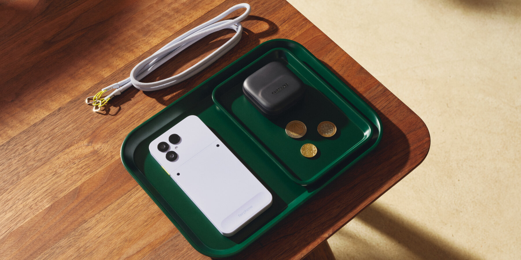 modular-fairphone-changeable-backplates-card-holder-lanyard-finger-loop-designboom-ban2