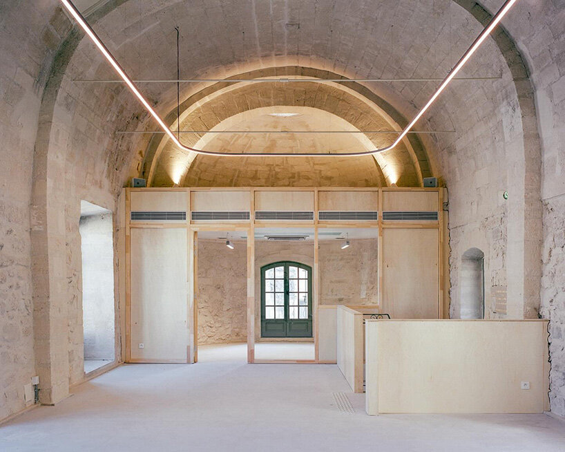 NAS architecture revives 17th-century chapel in southern france as third-place library