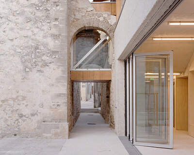 NAS architecture revives 17th-century chapel in southern france as third-place library