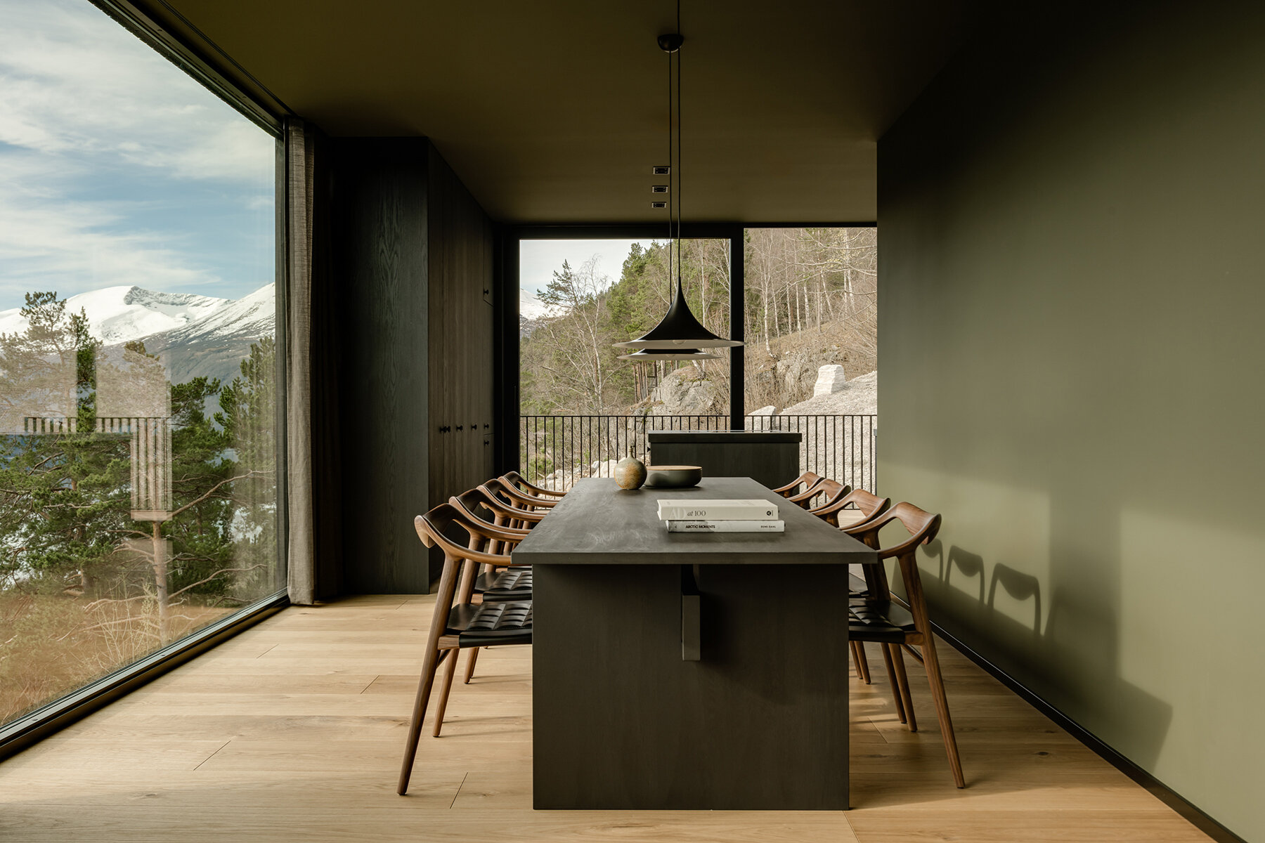 office-inainn-holiday-home-valldal-norway-designboom-08a