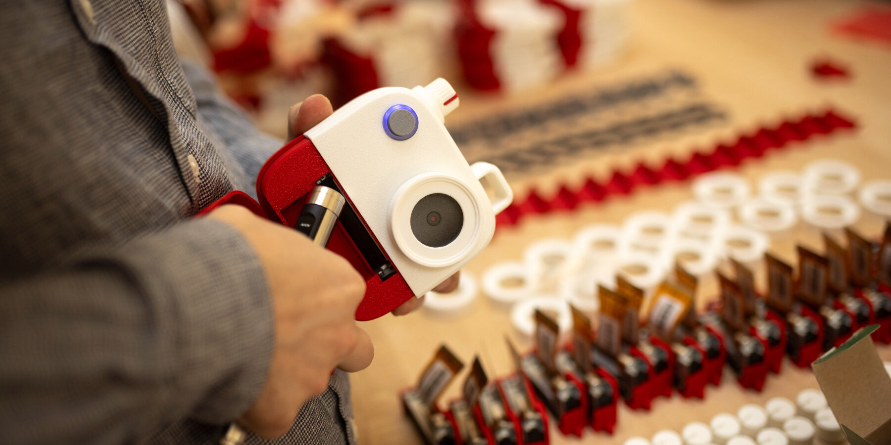 poetry-camera-write-print-poems-designboom-ban