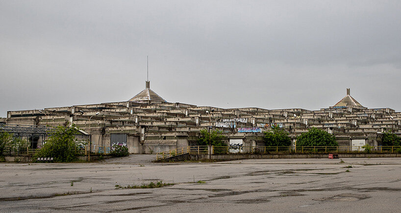 roberto conte captures italy's modernist cattle market in fading concrete form