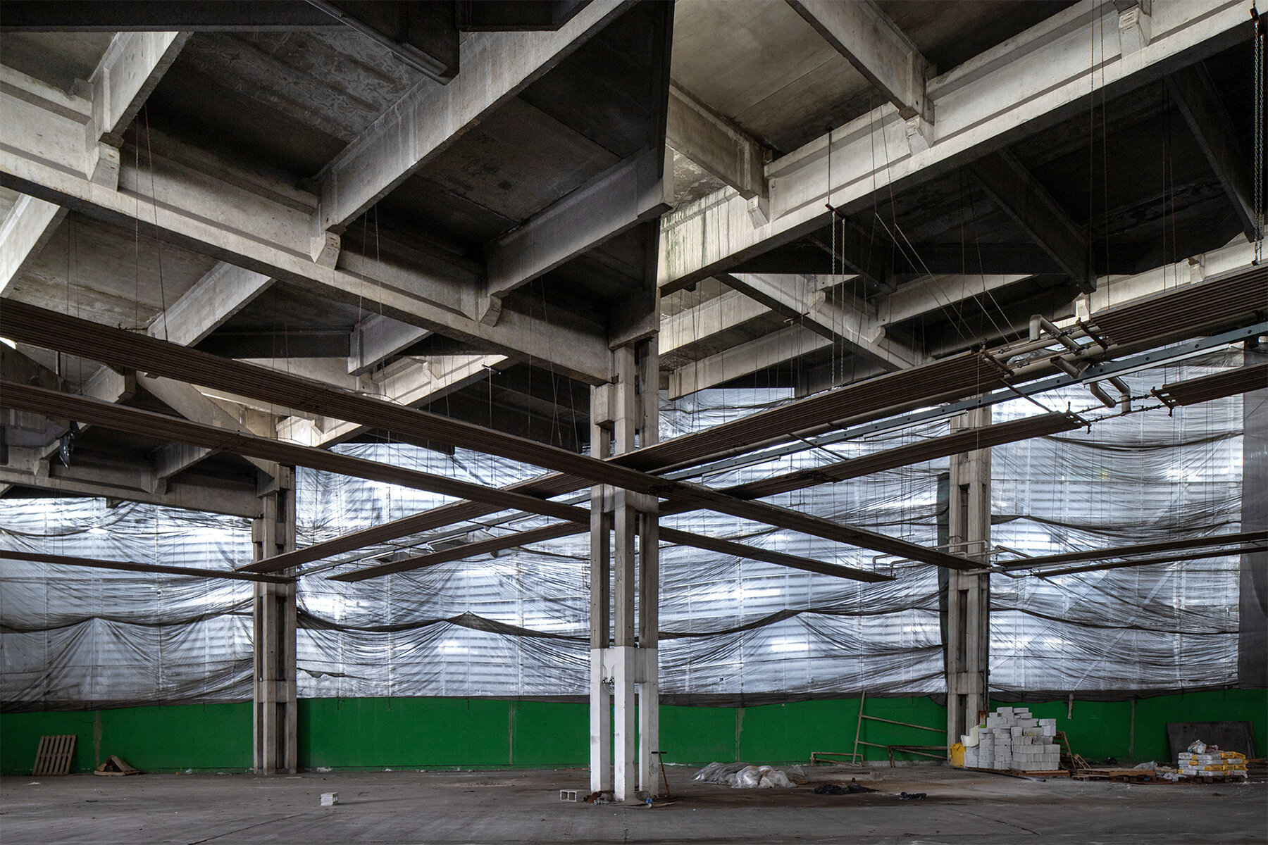 roberto-conte-italy-modernist-cattle-market-fading-concrete-form-giuseppe-davanzo-designboom-large01