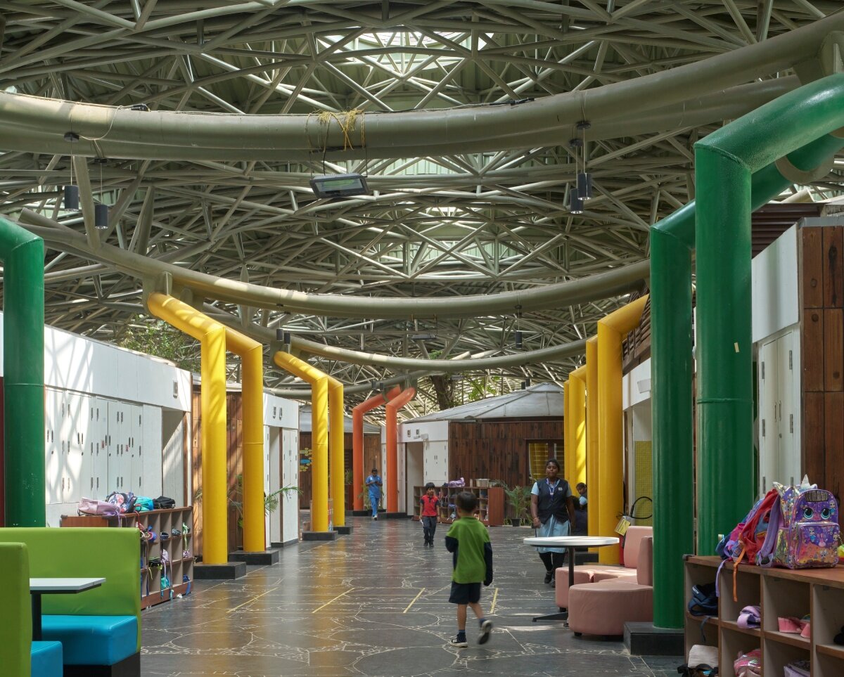 layered red roof sweeps over vastushilpa sangath’s verdant school in chennai, india