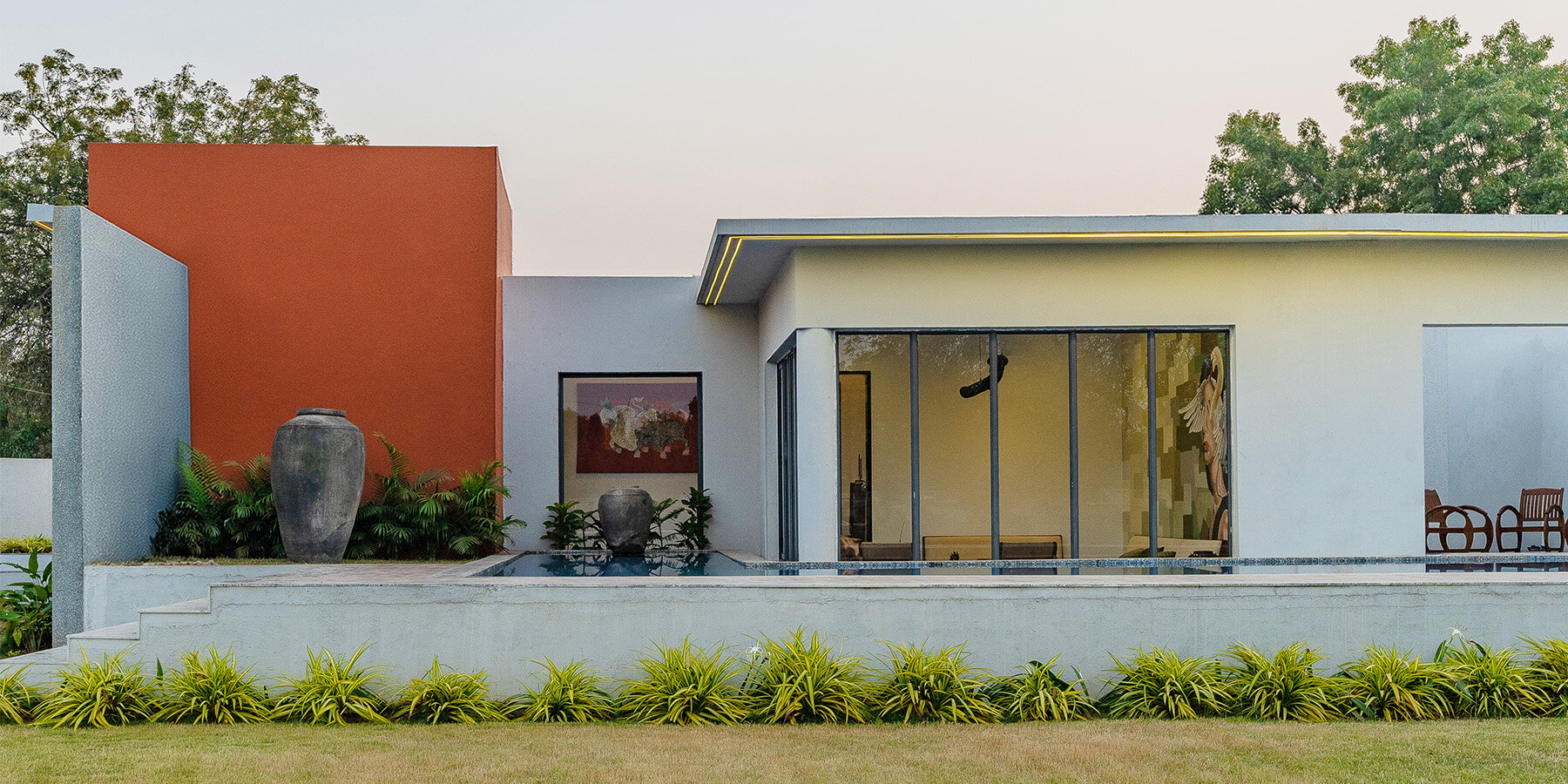 silent-wall-weekend-villa-india-maanchitra-designboom-1800-2