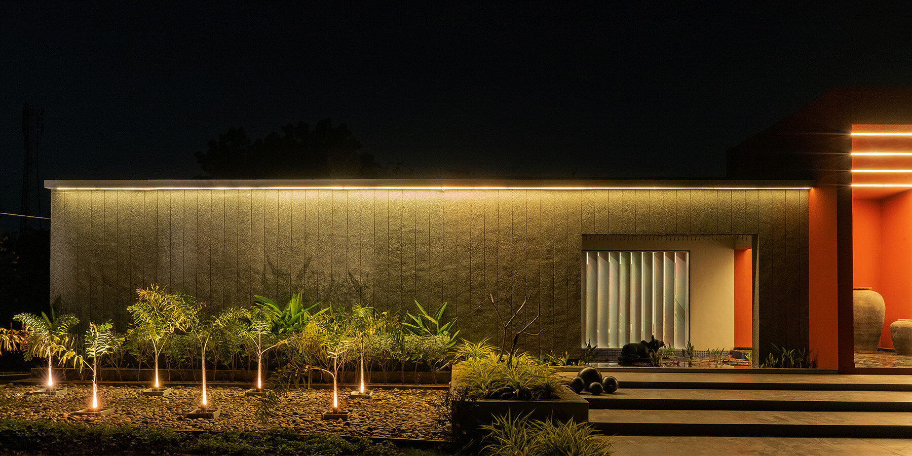 silent-wall-weekend-villa-india-maanchitra-designboom-1800-3