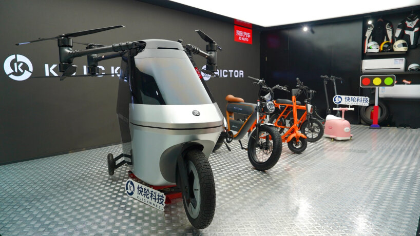 The flying vehicle also presents the automatic route planning and cruise