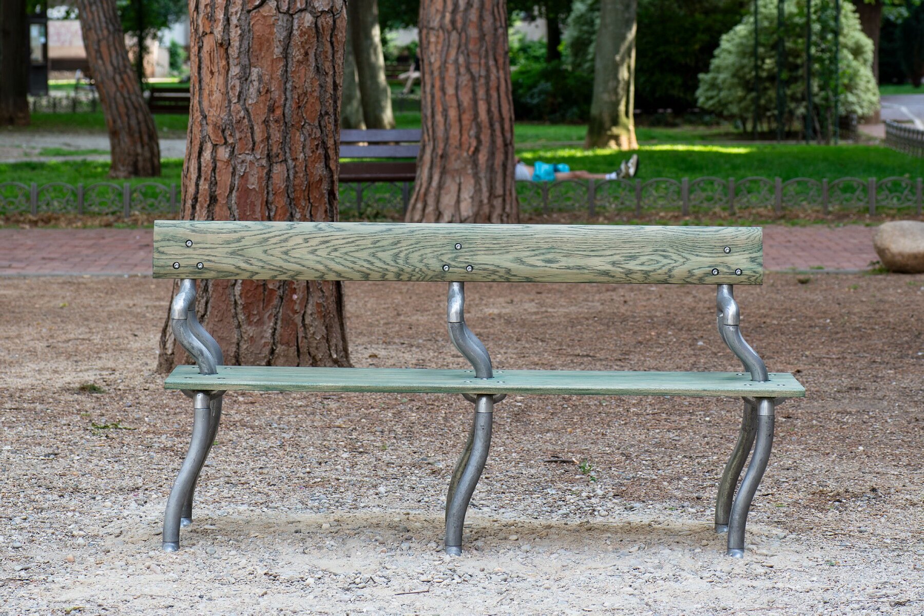 soft-baroque-dancing-bench-concentrico-spain-designboom-01