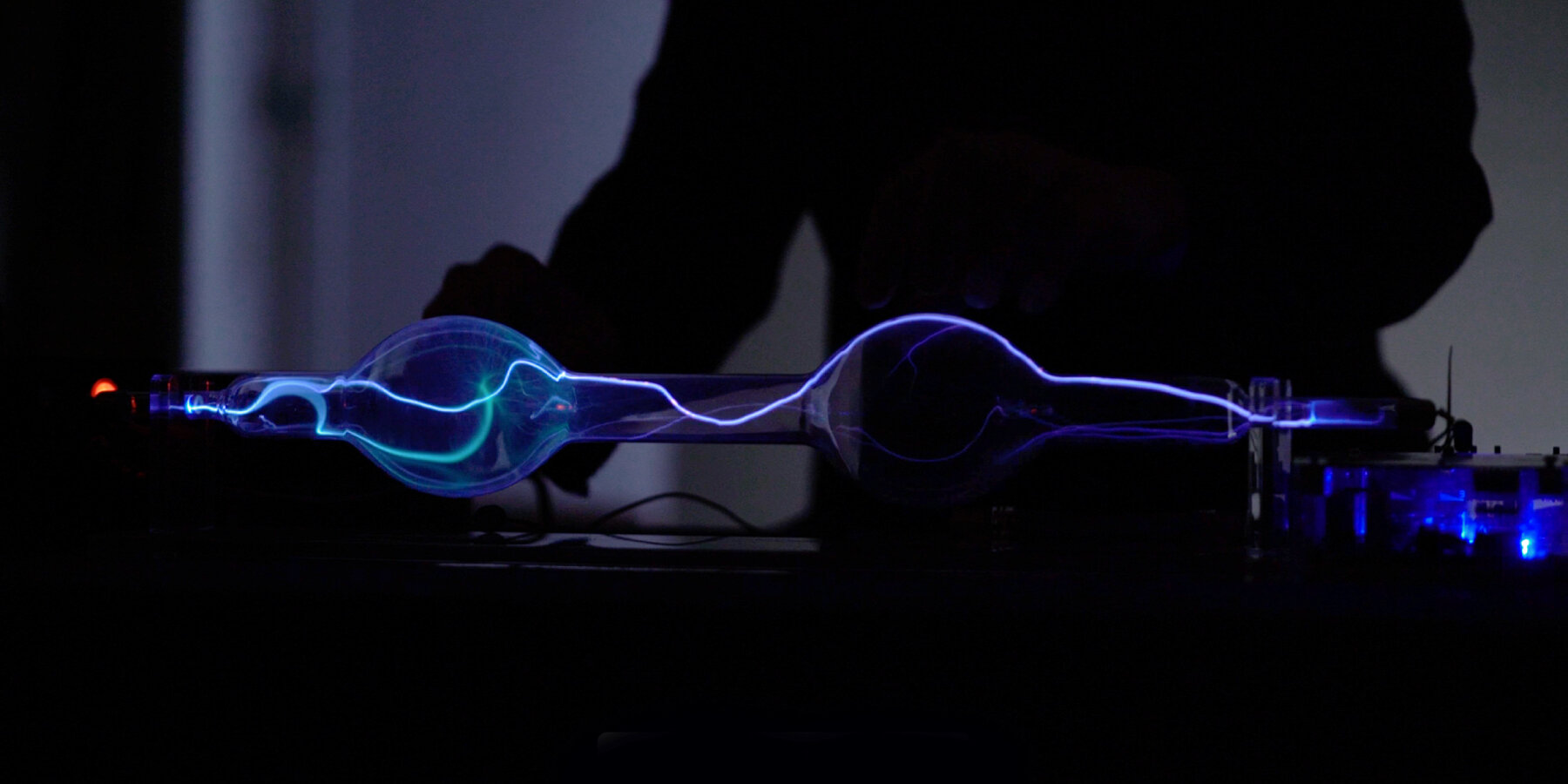 sónar+D-discussions-AI-music-art-geopolitics-talks-barcelona-designboom-ban3