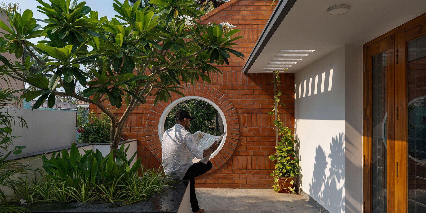 stepped-terraces-memory-generations-dlea-indian-residence-designboom-large02