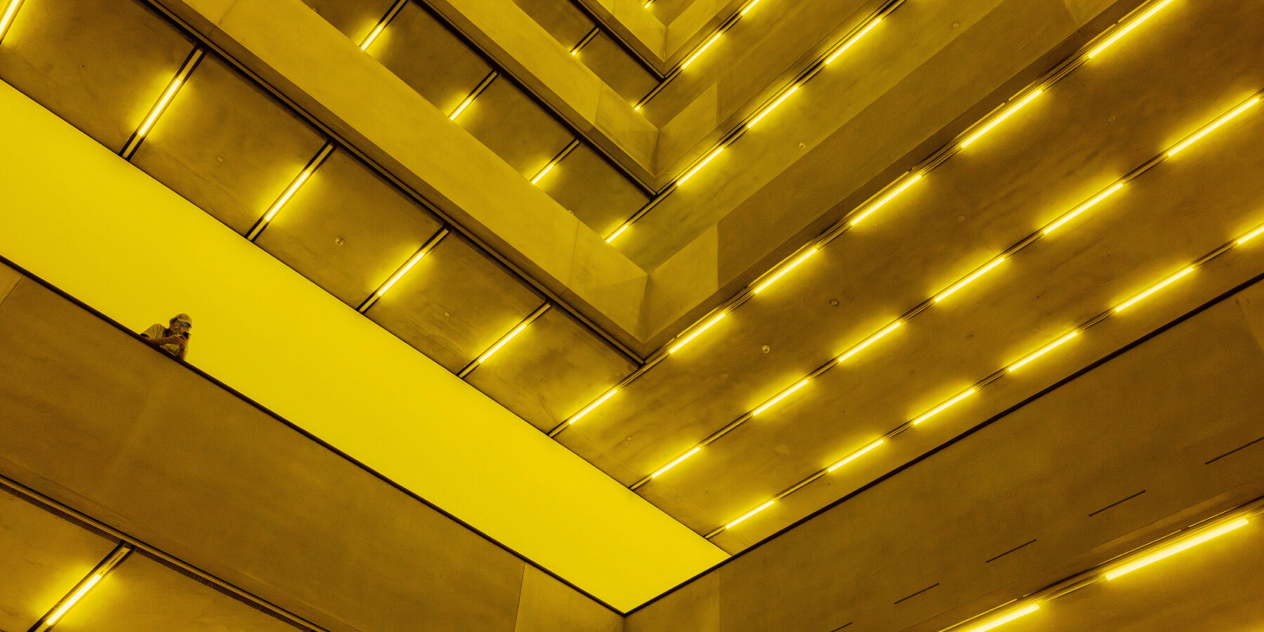 steve-mcqueen-immersive-light-color-sound-installations-schaulager-basel-designboom-ban