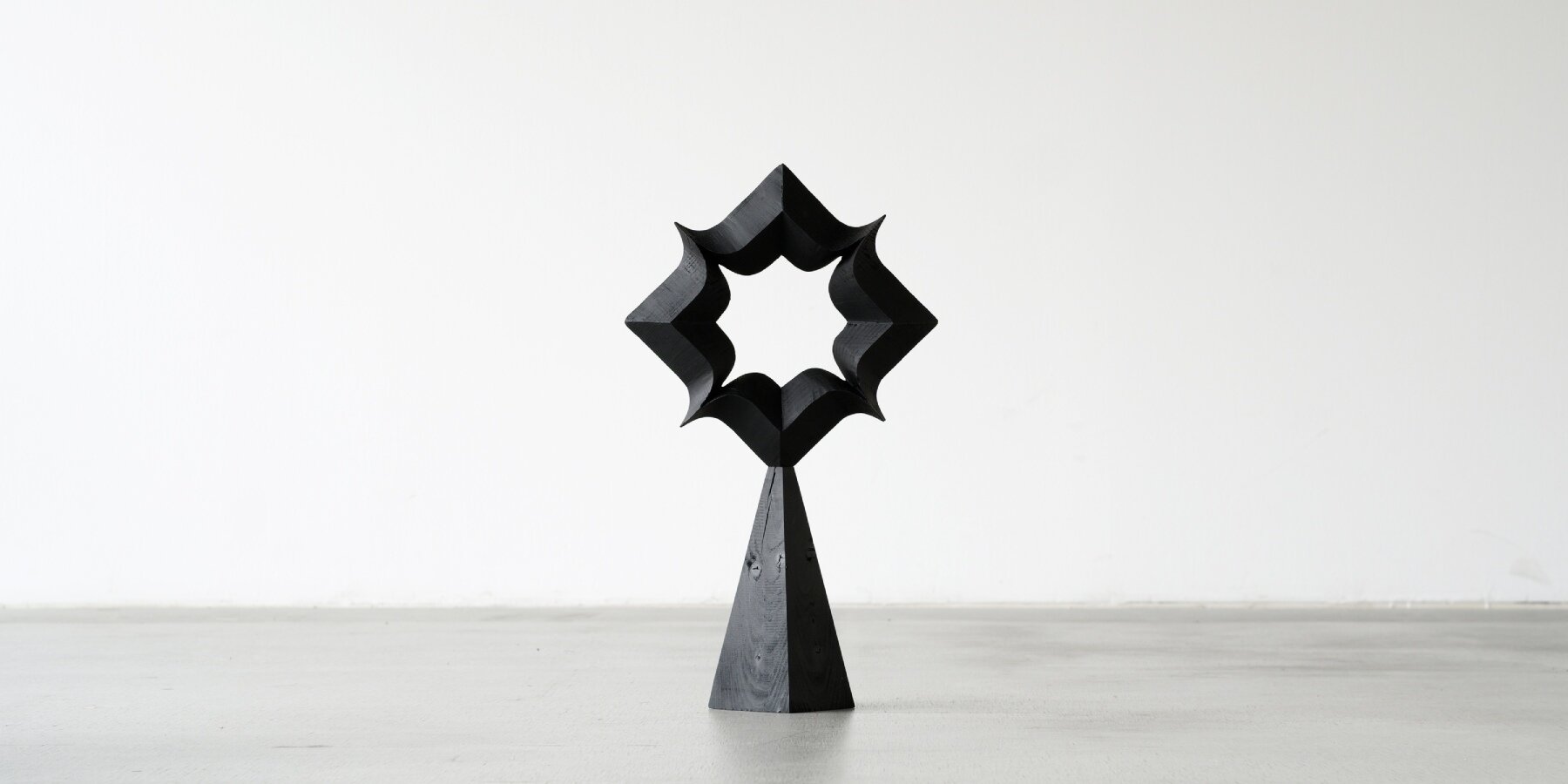 takuto-ohta-asympotic-wood-sculptures-designboom-02