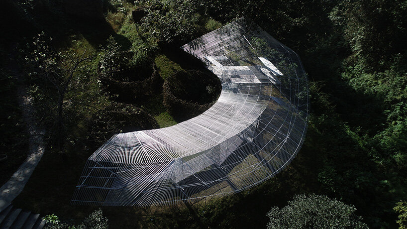 Kong Xiangwei Studio tea pavilion floats like a silver feathers in the Chinese tropical forest