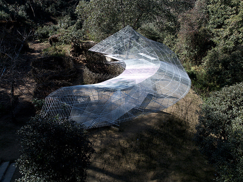 Kong Xiangwei Studio tea pavilion floats like a silver feathers in the Chinese tropical forest