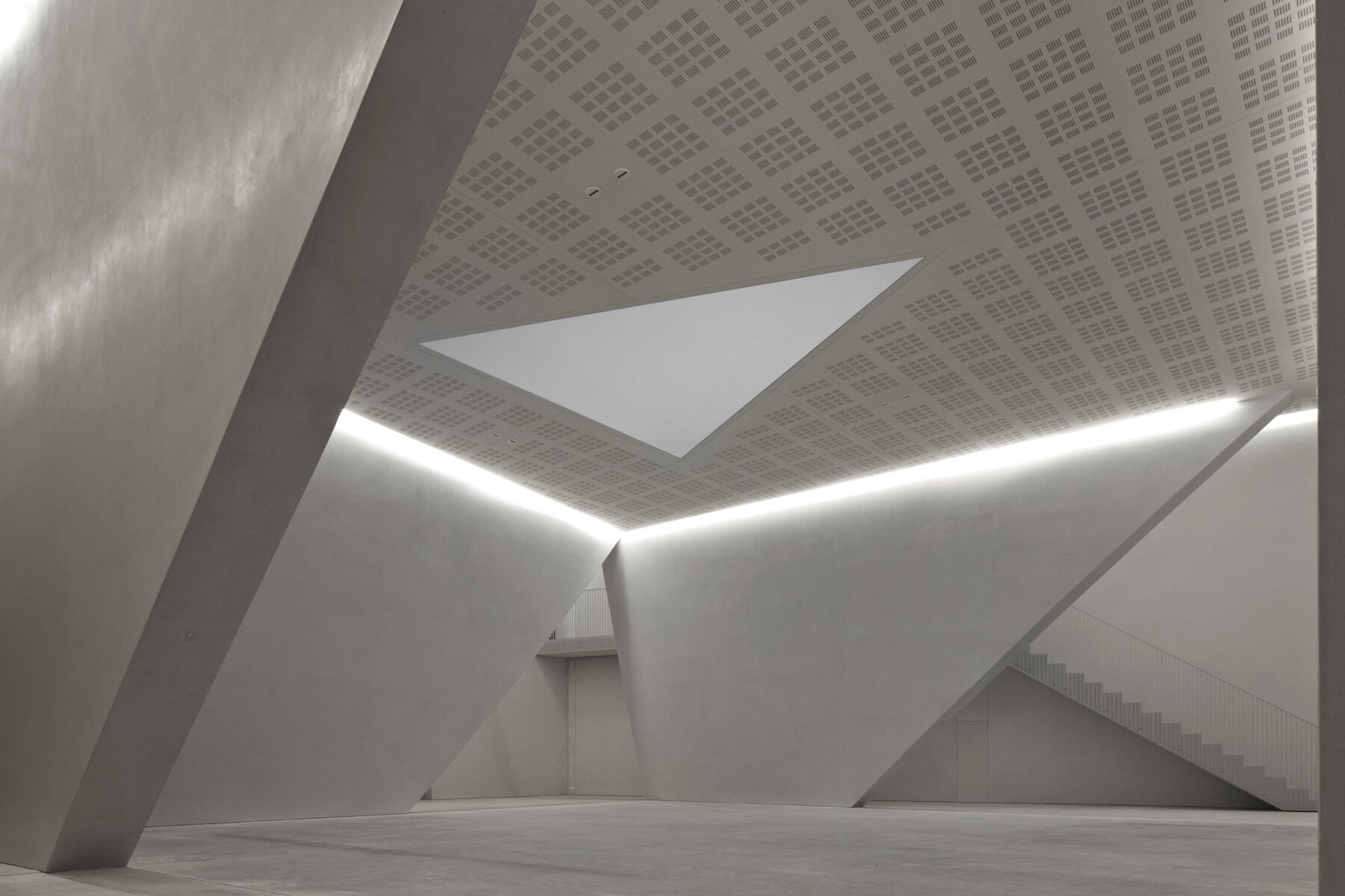 venice-architecture-biennale-side-trip-modern-new-historic-must-sees-city-designboom-large01