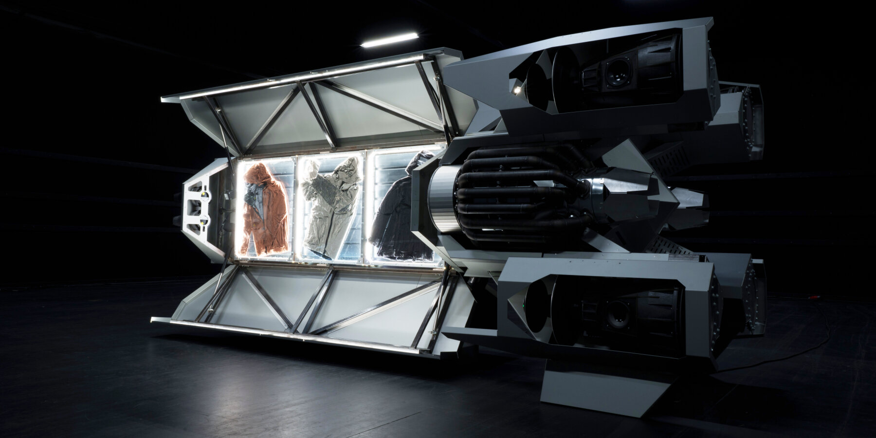 vollebak-SAGA-spaceshop-interstellar-delivery-vehicle-bang-&-olufsen-designboom-ban
