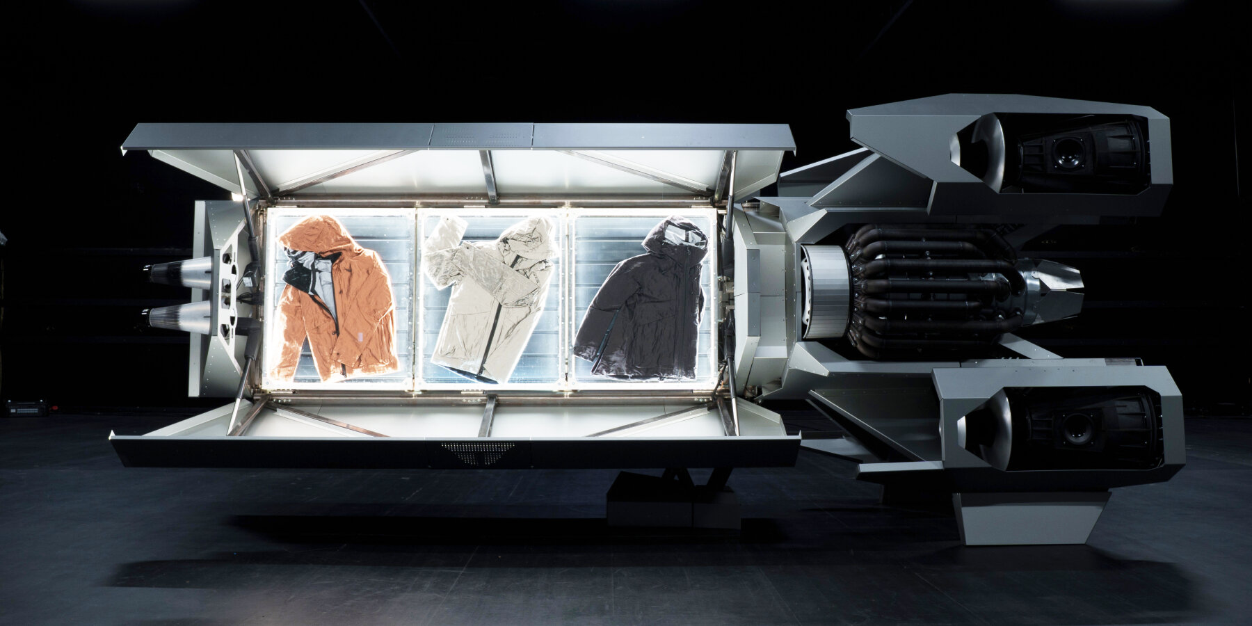 vollebak-SAGA-spaceshop-interstellar-delivery-vehicle-bang-&-olufsen-designboom-ban2