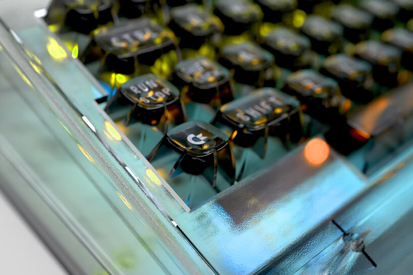 detailed view of the keys