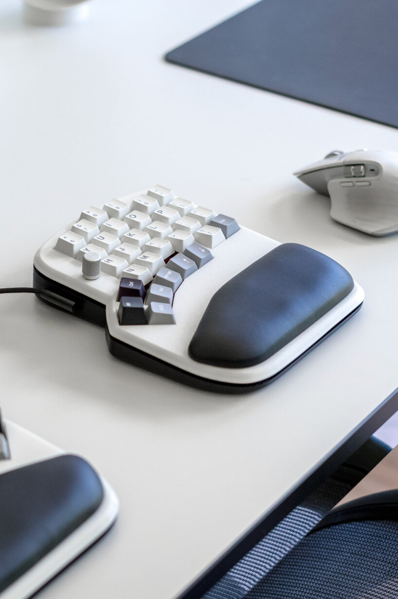 split mechanical keyboard case