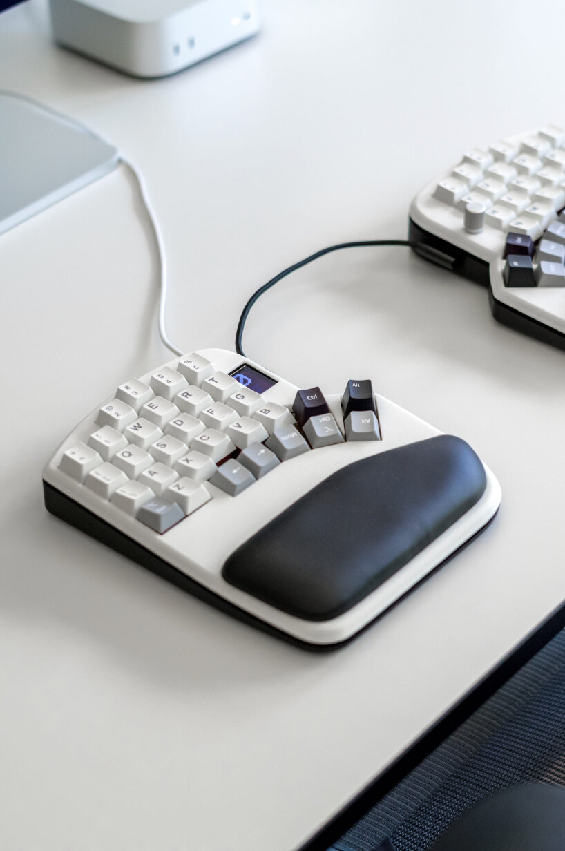 split mechanical keyboard case